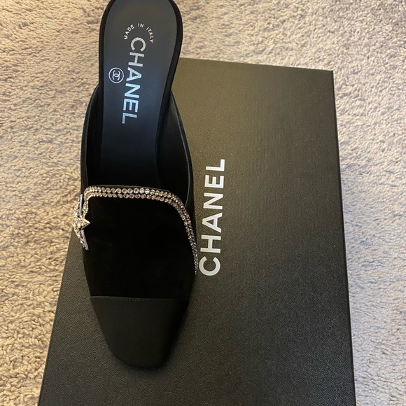 BRAND NEW!!!BRAND NEW!!! CHANEL mule heels. Size 39 fits size 8. - Picture 4 of 8